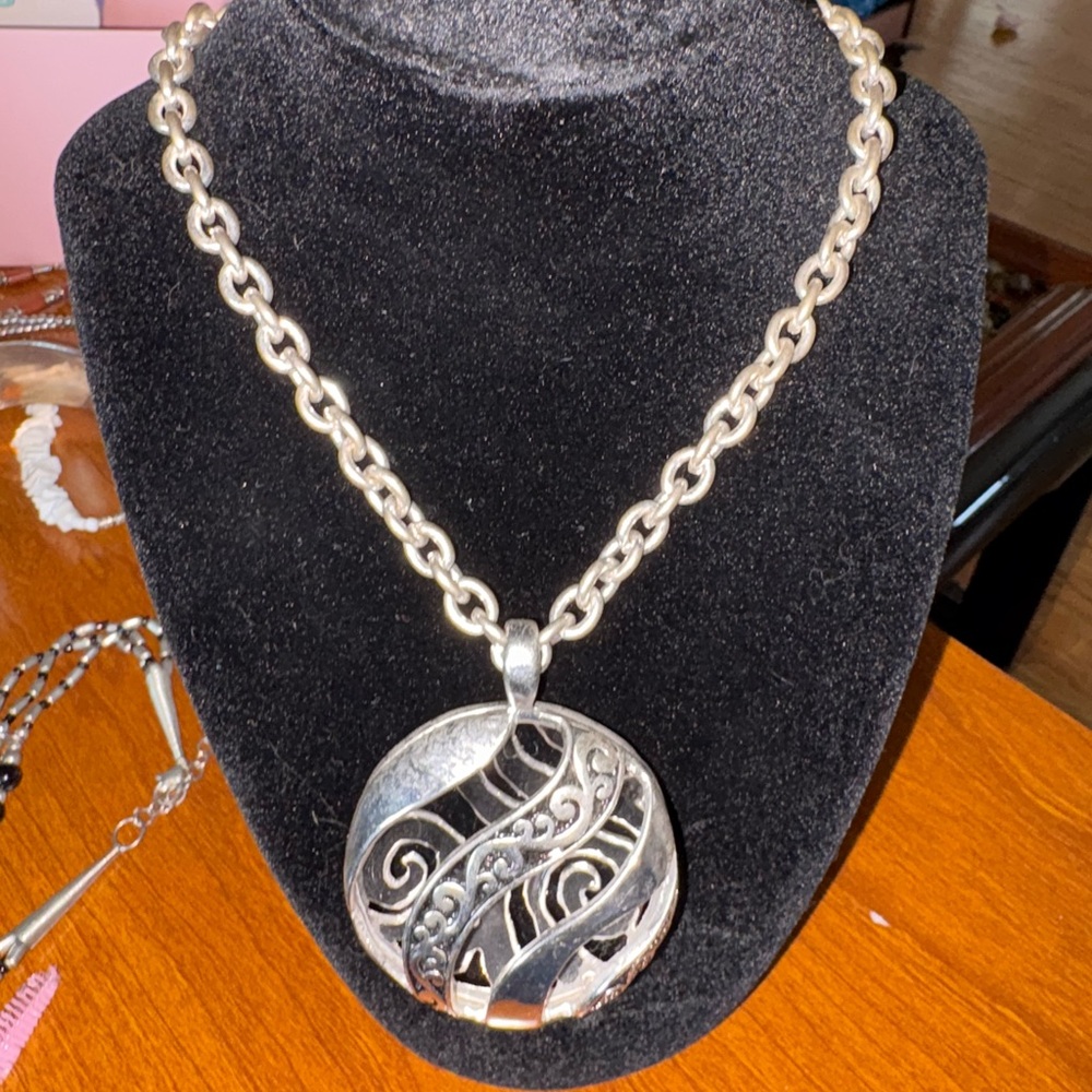 Vintage Elegant Silver Pendant Necklace - Picture 1 of 1